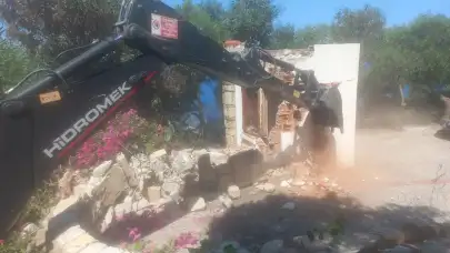 Sahili İşgal Edenlere Balyoz! Kaçak Duvarlar Yerle Bir Edildi