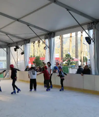 Yeni Yıl Festivali Renkli Başladı: Buz Pisti Yoğun İlgi Görüyor