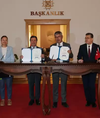 Topraksız Tarımda İş Birliği: Büyükşehir ve MSKÜ’den Ar-Ge Serası Protokolü