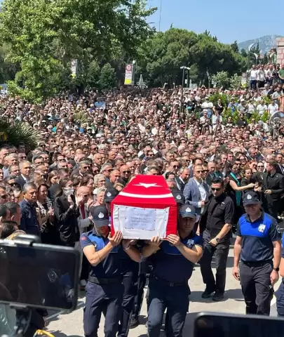 Başkan Ünlü Ferdi Zeyrek’in cenaze törenine katıldı