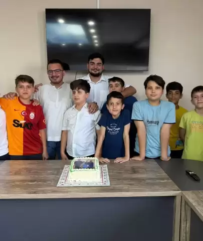 Kerem Kalkanlı, Azmiyle Hafızlık Eğitimini Tamamladı