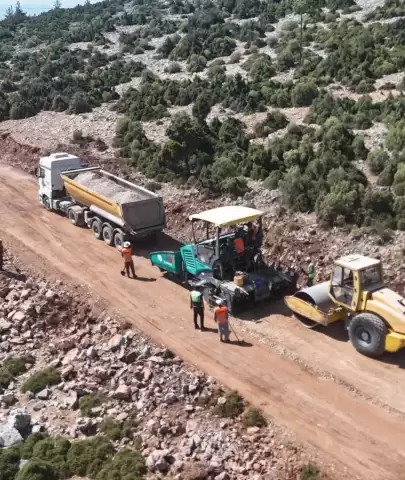 Muğla Büyükşehir, Menteşe’de 5 Mahallenin Yolunu Yeniliyor