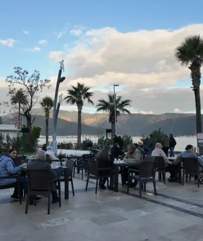 Deniz Manzaralı Halk Kafesi Kışın da Marmarislilerin Gözdesi