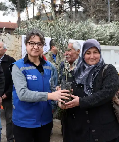 “Her Kapıda Bir Fidan” Projesi Ula’da Üreticiyle Buluştu