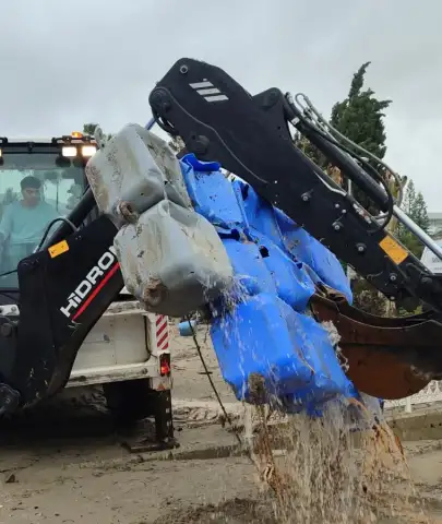 Kanaldan Yüzer İskele Çıktı, Sahiller Temizlendi