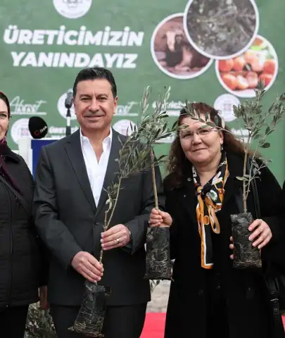 Her Kapıda Bir Fidan! Muğla’da 159 Bin Zeytin ve Ceviz Fidanı Dağıtıldı