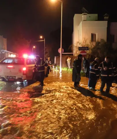 Metrekareye 100 Kg Yağmur Bodrum’u Vurdu, Belediyeden Yoğun Mesai