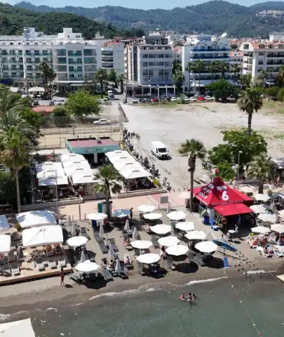 Marmaris’te Bedava Plaj Dönemi! Şezlong Ücretsiz Olunca Akın Ettiler