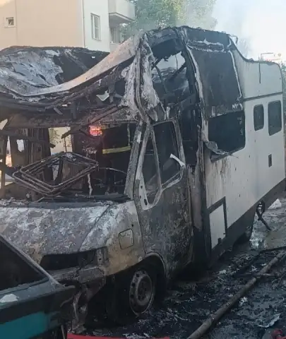 Kötekli’de Karavan Yangını: İki Araç Alevlere Teslim Oldu