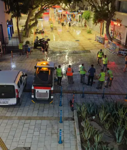 Bodrum’da 3 Cadde Tek Tek Yıkandı: Temizlik Seferberliği