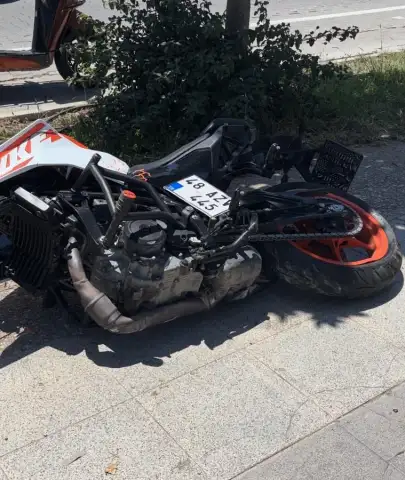 Marmaris'te Korkunç Kaza! Motosiklet Ağaca Çarptı, 50 Metre Sürüklendi