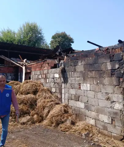 Ortaca’da Ahır Yangını: 500 Balya Kül Oldu, Büyükşehir Üreticinin Yanına Koştu