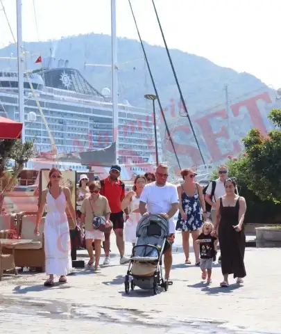 333 Metrelik MSC Divina Marmaris’e 5 Bin Kişiyle Geldi