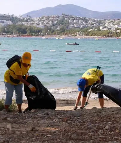 Bodrum’da Gönüllüler ve Belediye Sahil İçin Bir Araya Geldi