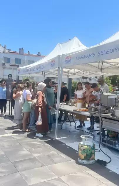 Marmaris Belediyesi, Ferdi Zeyrek’i Anmak İçin Lokma Hayrı Düzenledi