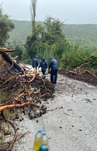 Marmaris’te Sağanak Mesaisi: Belediye Ekipleri Teyakkuzda!