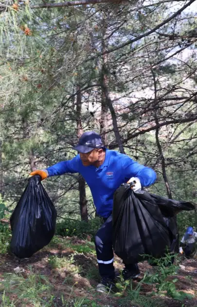 Marmaris Belediyesi’nden Seyir Tepesinde Temizlik Seferberliği