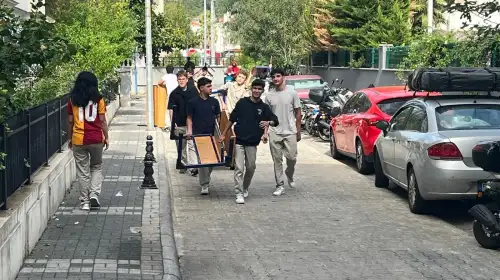 Marmaris’te Öğrencilere Sıra Taşıttılar: Skandal Meclis Gündeminde!