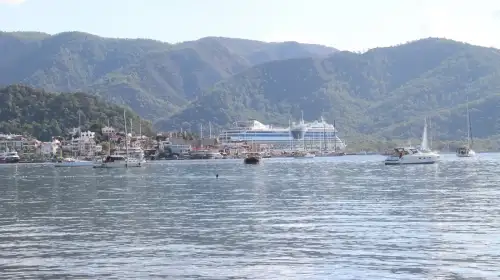 İtalya bayraklı dev kruvaziyer Marmaris’te demir attı
