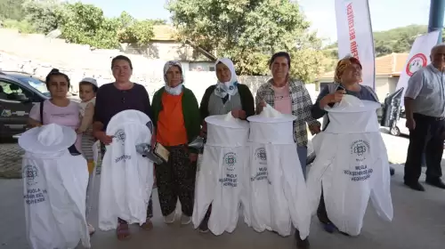 Muğla’da Arıcılara Ekipman Desteği: Dağpınar’da Maske ve Körük Dağıtıldı
