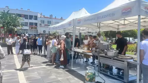 Marmaris Belediyesi, Ferdi Zeyrek’i Anmak İçin Lokma Hayrı Düzenledi