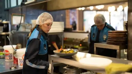 Vatandaş Fark Etmedi, Zabıta Yakaladı! AVM Rafları Mercek Altında