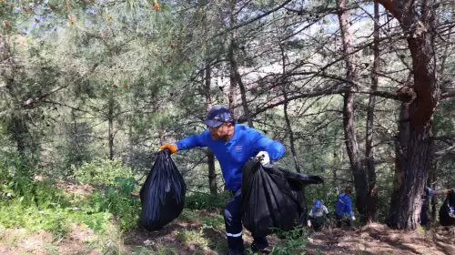 Marmaris Belediyesi’nden Seyir Tepesinde Temizlik Seferberliği