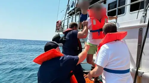 Marmaris’te Gezi Teknesi Karaya Oturdu, 11 Kişi Kurtarıldı
