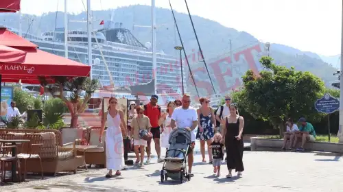 333 Metrelik MSC Divina Marmaris’e 5 Bin Kişiyle Geldi