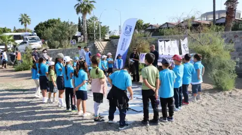 Turgutreis’te Deniz Çöplerine Karşı Öğrencilerden Anlamlı Mesaj