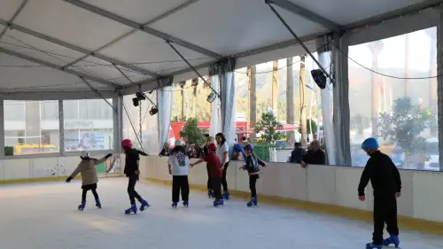 Yeni Yıl Festivali Renkli Başladı: Buz Pisti Yoğun İlgi Görüyor