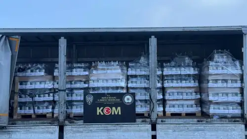 Muğla’da Kapalı Kasa Araçta Sahte Şarap Çıktı