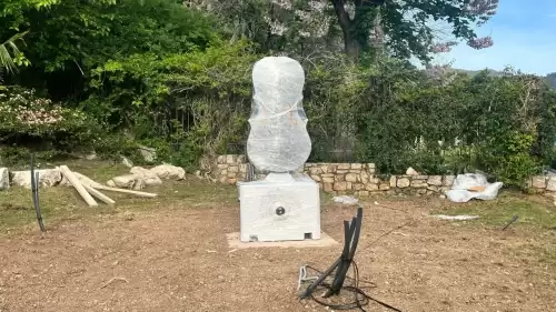 Marmaris'te Sanatsal Yenilik: Müzikli Çello Heykeli Kültür ve Sanat Evi'nde Ziyaretçilere Ruhsal Deneyim Sunacak
