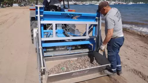 Marmaris’in Sahilleri Yeni Temizlik Aracıyla Tertemiz