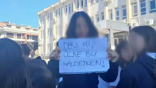 Marmaris'teki Öğrenciler, Öğretmen Atamalarını Protesto Etmek İçin Oturma Eylemi Başlattı