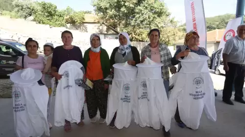 Muğla’da Arıcılara Ekipman Desteği: Dağpınar’da Maske ve Körük Dağıtıldı