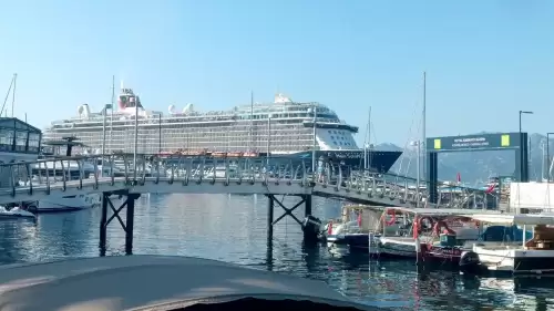 Marmaris Limanı’nda Alman Rüzgârı: Mein Schiff 5 ile 2.620 Turist!