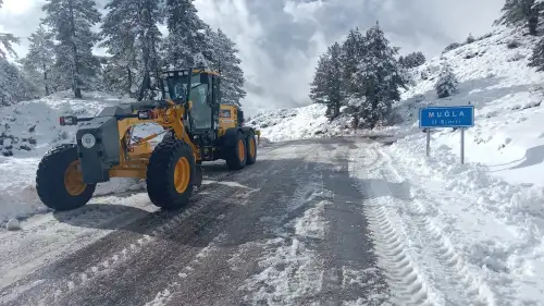 Muğla’da Karla Mücadele Aralıksız Sürüyor
