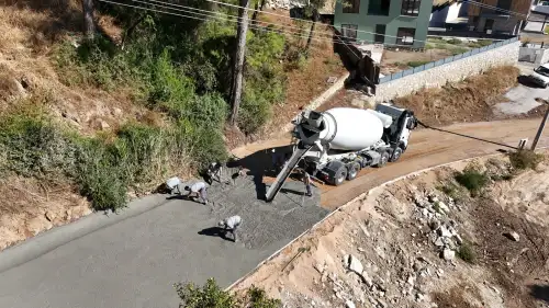 Turunç ve Çetibeli’nde Ulaşımı Rahatlatacak Yol Çalışmaları