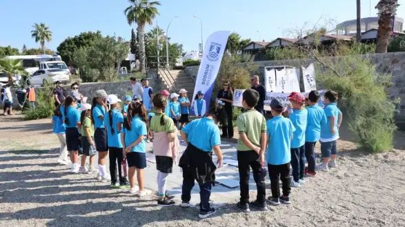 Turgutreis’te Deniz Çöplerine Karşı Öğrencilerden Anlamlı Mesaj