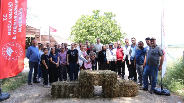 Kadın Çiftçilere 1300’ün Üzerinde Balya Dağıtıldı