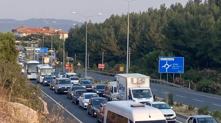 Muğla'da Kurban Bayramı Dönüşü Uzun Araç Kuyrukları Oluştu