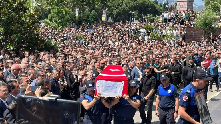 Başkan Ünlü Ferdi Zeyrek’in cenaze törenine katıldı