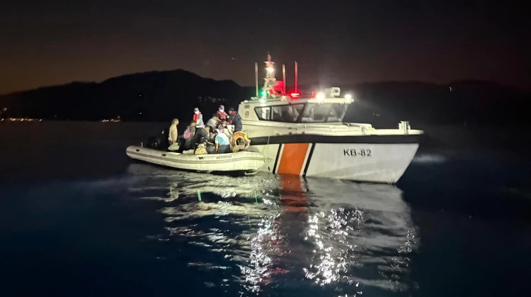 Denizde Umuda Yolculuk Son Buldu: 18 Göçmen, 15 Çocuk ve 1 Organizatör Yakalandı