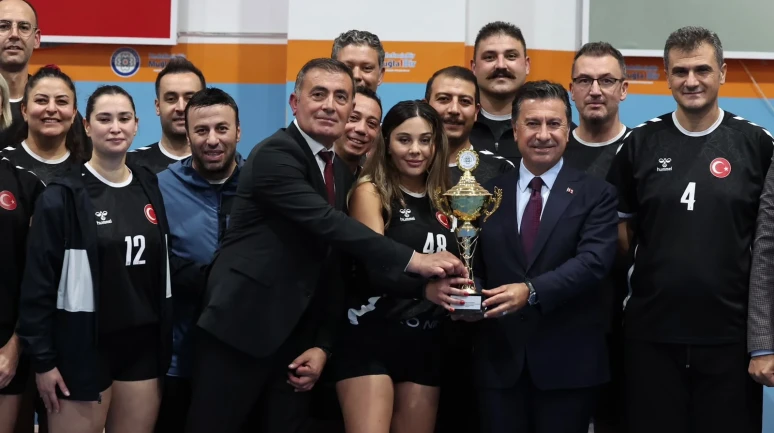 Cumhuriyet’in Coşkusu Voleybol ve Basketbol Sahalarına Yansıdı