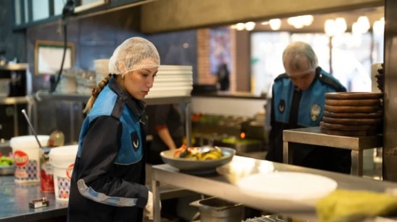 Vatandaş Fark Etmedi, Zabıta Yakaladı! AVM Rafları Mercek Altında