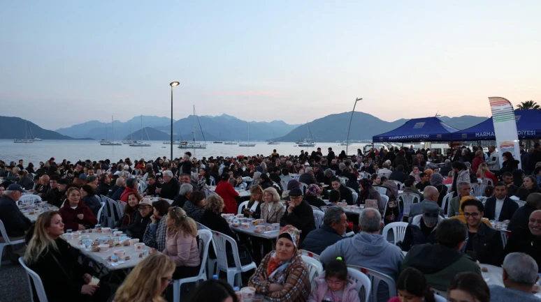 Marmaris’te Ramazan’ın En Büyük Sofrası Kuruldu!