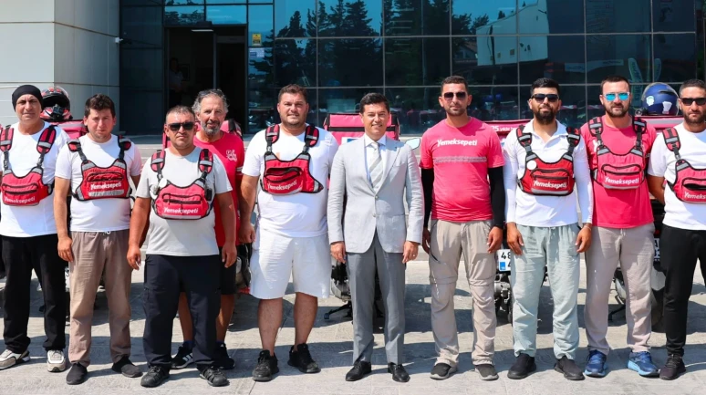 Marmaris’te Siraç İçin Örnek Dayanışma! Kuryeler Motosikletlerini Afişlerle Donattı