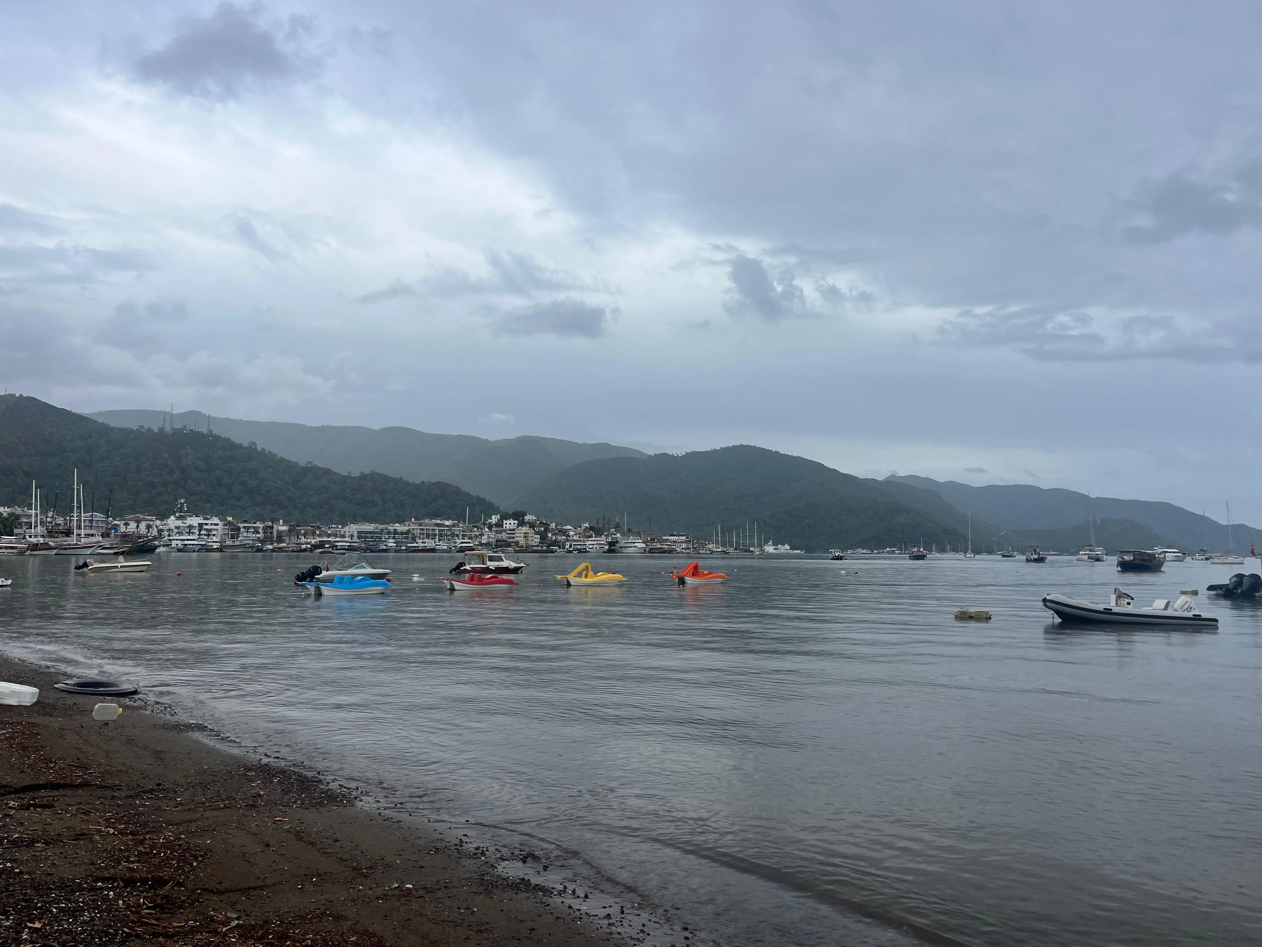 Marmaris Gri Bulutlar Altında