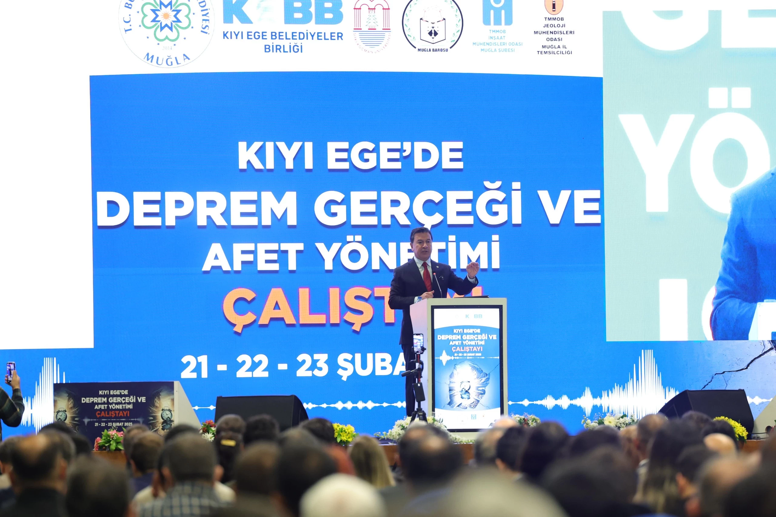 Kıyı Ege'de Deprem ve Afet Yönetimi Çalıştayı Başladı: Uzmanlar Bir Araya Geldi
